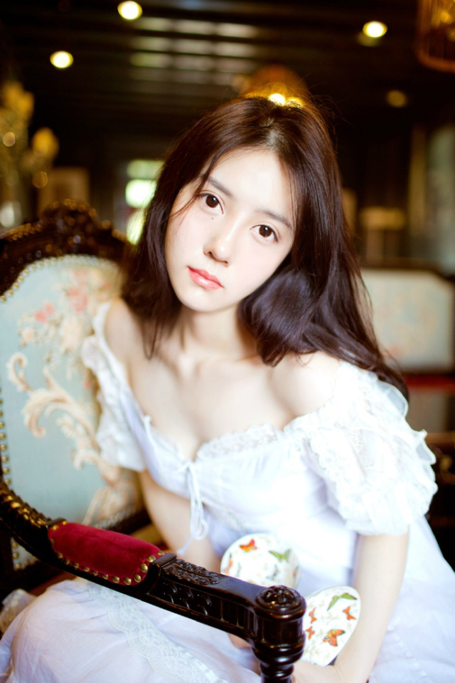 任何不能打倒你的，将会使你更加坚强。